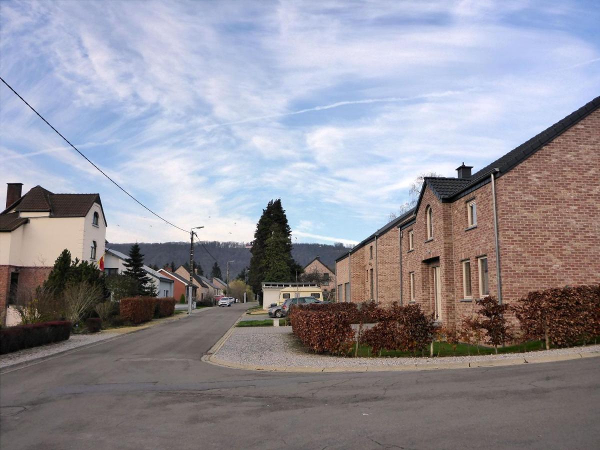 Maison Et Velos A Godinne Dans La Vallee De La Meuse Exterior photo