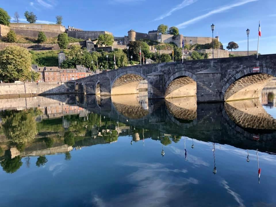 Maison Et Velos A Godinne Dans La Vallee De La Meuse Exterior photo
