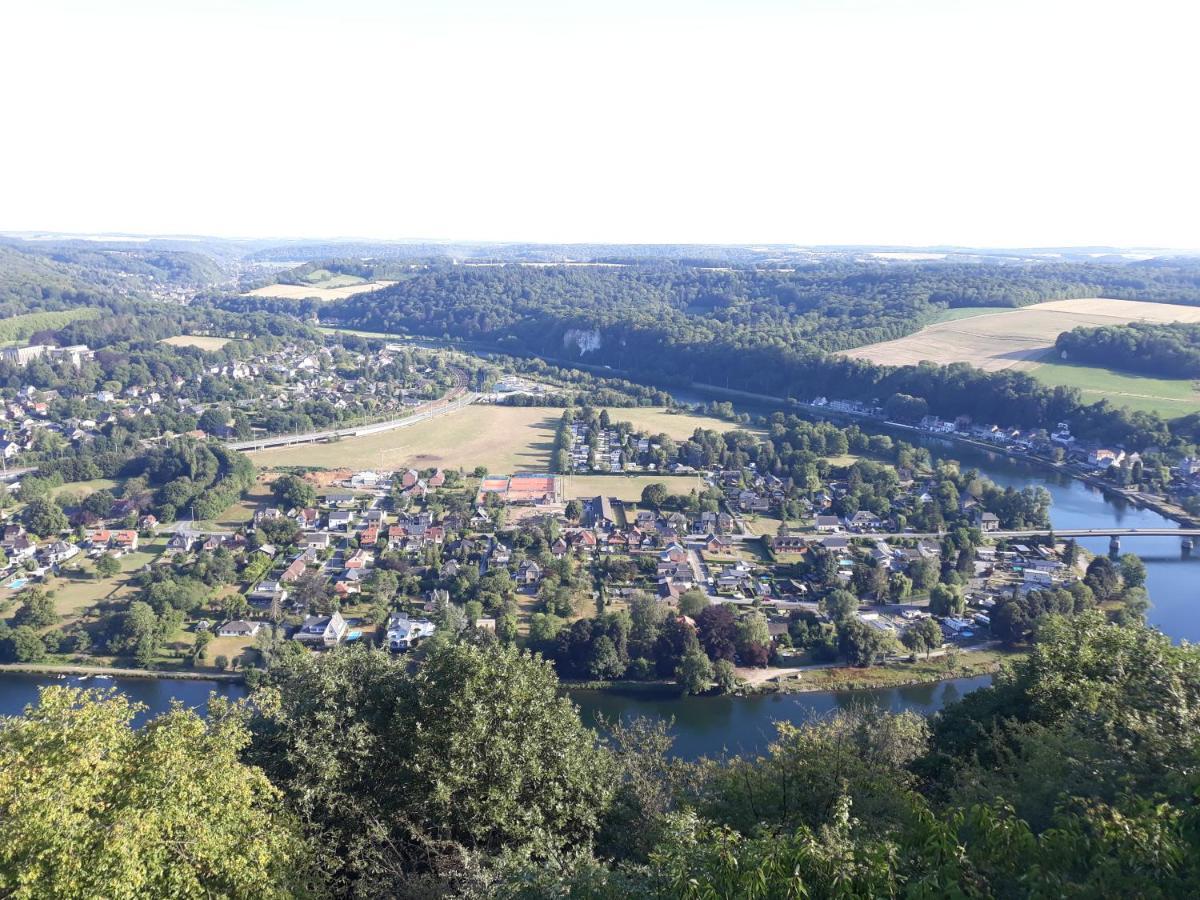 Maison Et Velos A Godinne Dans La Vallee De La Meuse Exterior photo